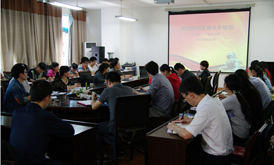 歷史與政治學院召開黨員組織發(fā)展業(yè)務培訓會議，提升黨建工作規(guī)范化水平